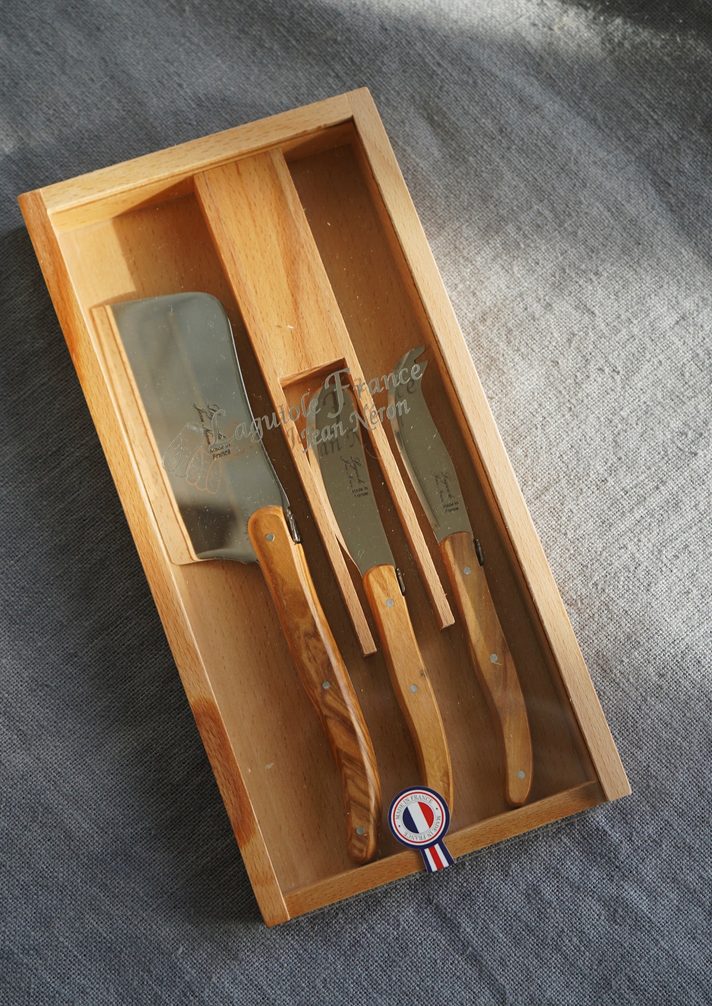 Large olive wood cheese set from Laguiole