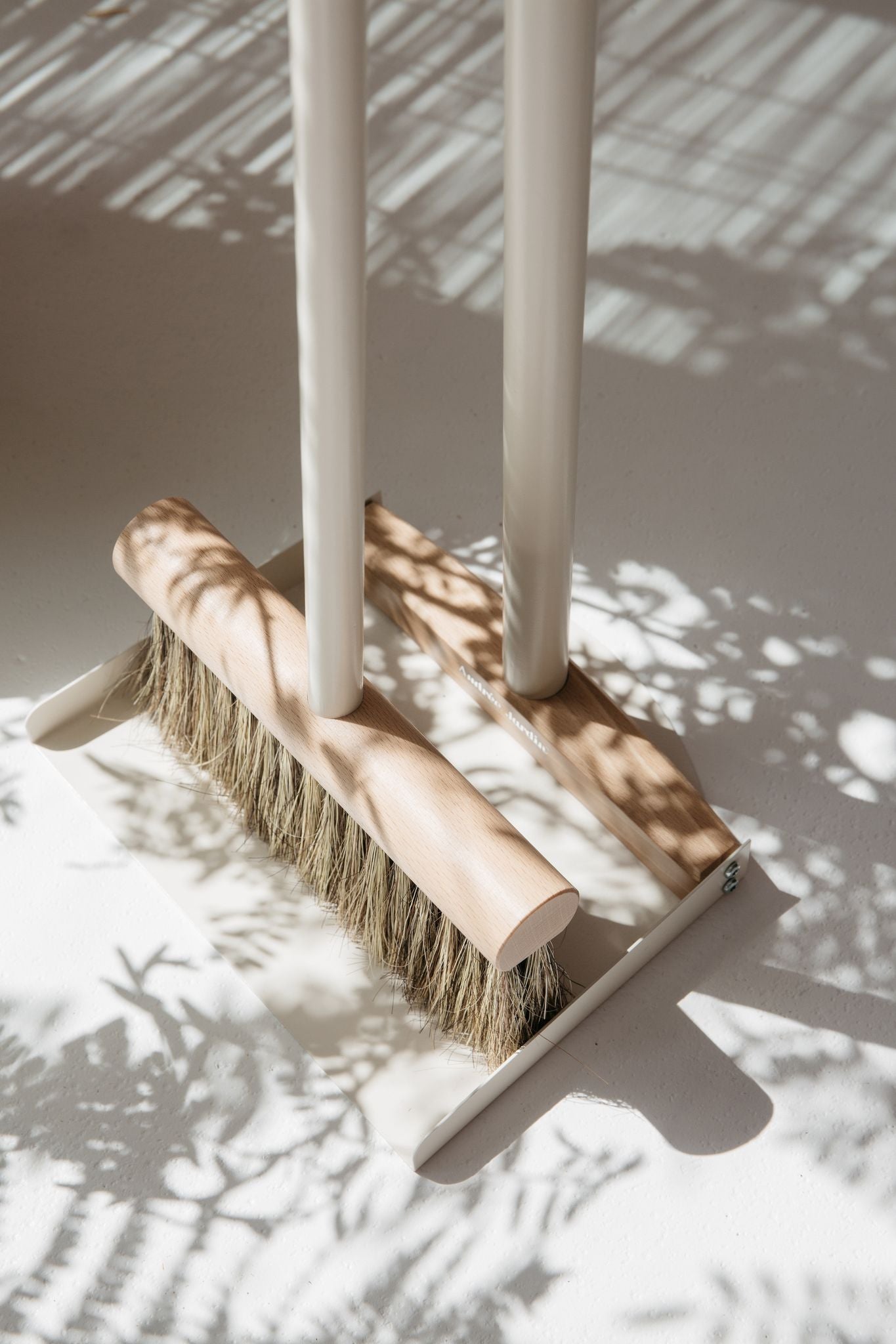 Andree Jardin NATURAL CREAM  "Mr & Mrs Clynk" Large Complet Dustpan & Hand Brush